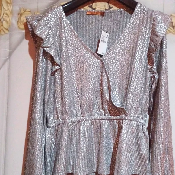 Top - Picture 1 of 4